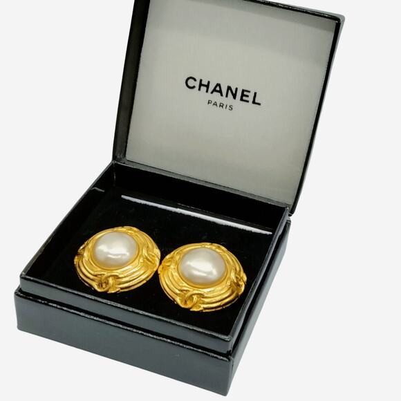 Chanel 24k Gold-Plated Faux Pearl Clip-on Earrings - Picture 9 of 9